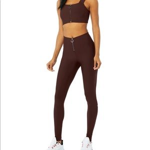 Alo Yoga fast track airbrush leggings in cherry cola 🍒 Sm
